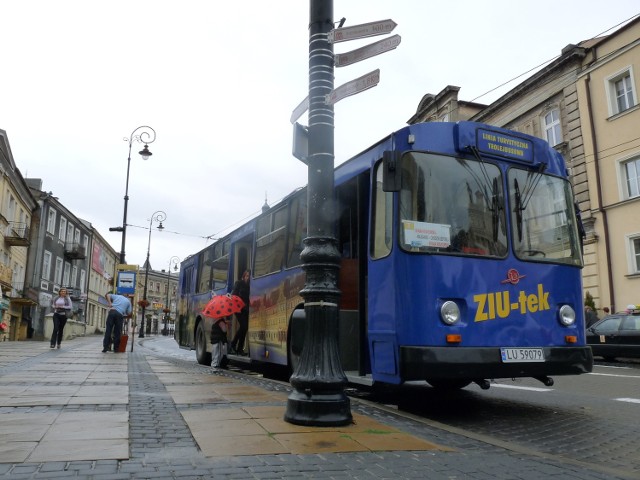 Ziutek na Królewskiej. Takimi trolejbusami, tylko w innych barwach, podróżowało się po Lublinie jeszcze w latach 80-tych