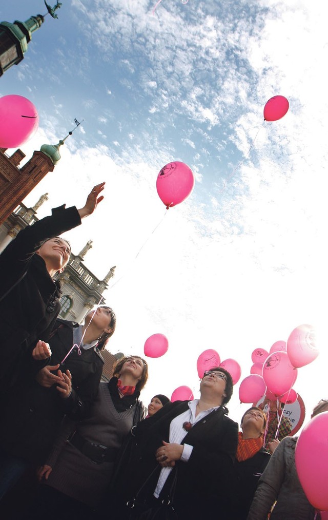 Na zakończenie Marszu w niebo poleciały różowe balony