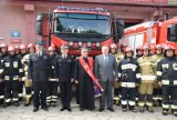 Suwałki: Wiceminister przekazał nowy, terenowy wóz strażacki