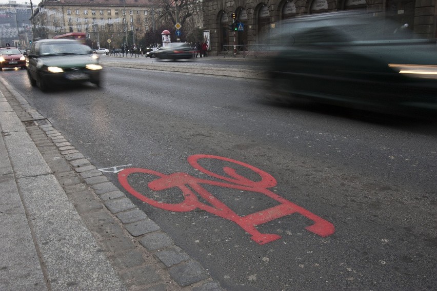 Wrocław: Wzdłuż Świdnickiej powstał pas dla rowerów