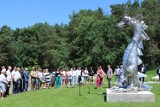 Wyjątkowa rzeźba smoka stanęła nad Zalewem Sulejowskim. Jej twórca jest tomaszowianinem [ZDJĘCIA]