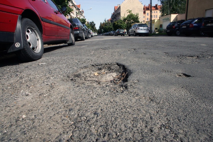 Dziura na dziurze i to całą długość ulicy.