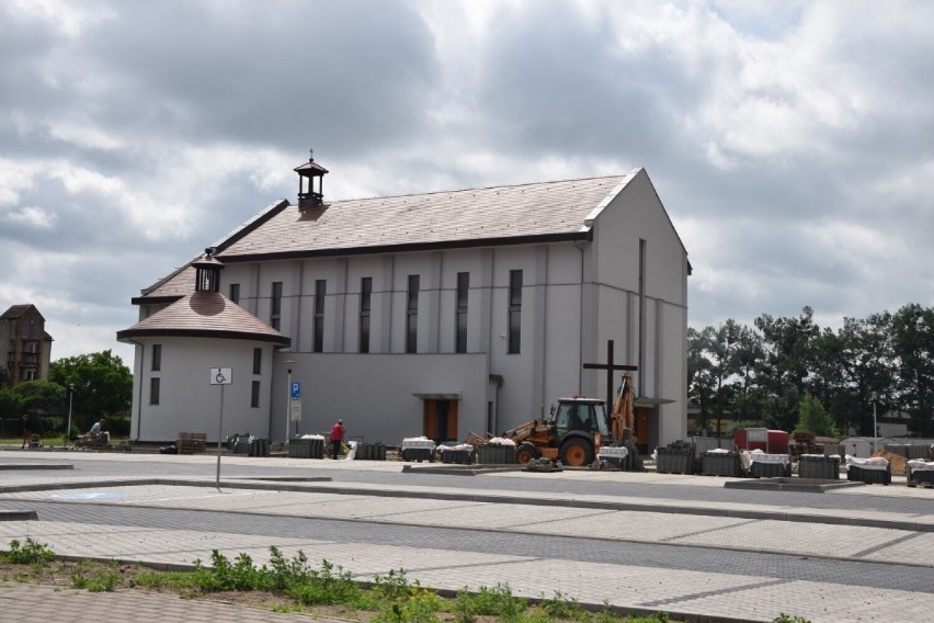 Powstały miejsca parkingowe przy kościele pw. bł. Michała Kozala w Wągrowcu