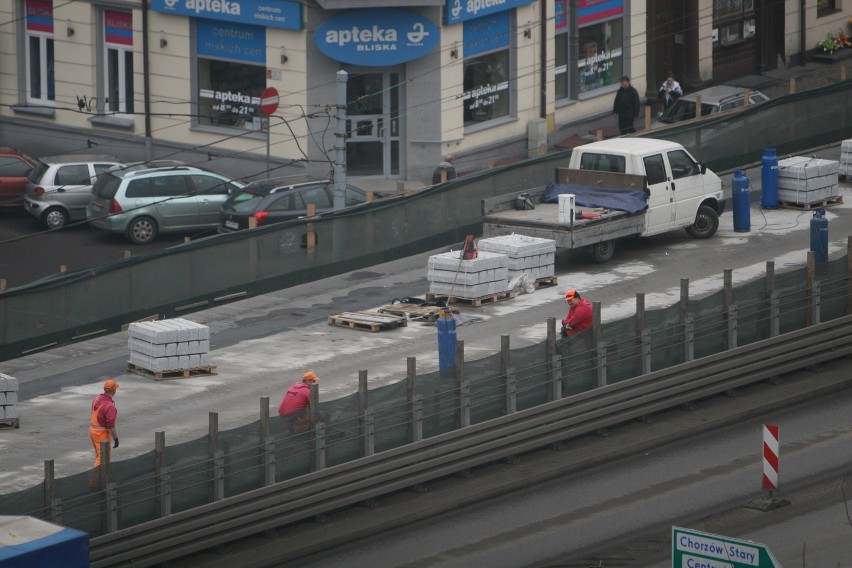 Chorzów: Estakada będzie szara, choć miała być pomarańczowo-brązowa [ZDJĘCIA]