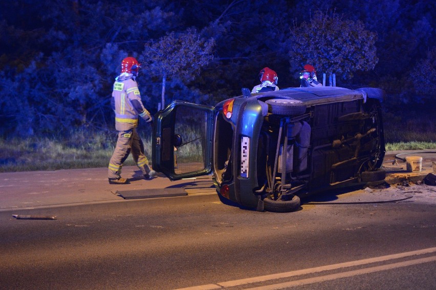Wypadek w Grudziądzu. Kierowca był pijany i nie miał prawa jazdy [zdjęcia, wideo]