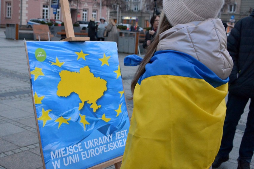 Wiec solidarności z Ukrainą w Częstochowie. W centrum miasta spotkali się mieszkańcy i uchodźcy