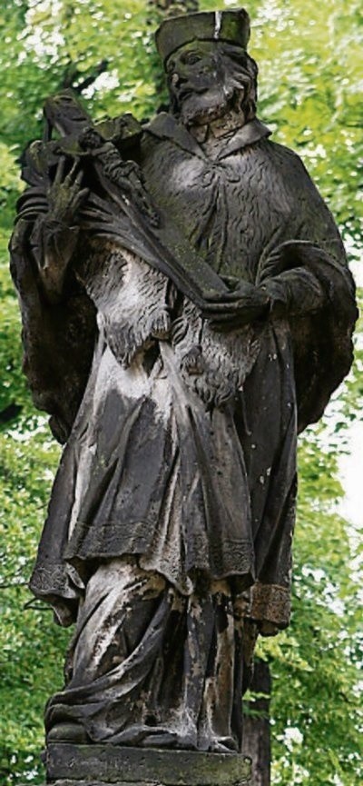 Święty Jan Nepomucen, popularny szczególnie na Dolnym Śląsku...