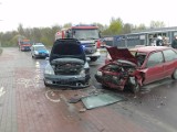 Tak wyglądał wypadek na ulicy Dworcowej w Żninie. Trzy auta, dwie karetki. Policja ustala przyczyny zdarzenia [zdjęcia]