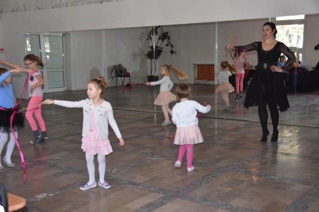 Zajęcia taneczne były jednym z podstawowych punktów planu ferii zimowych w MDK. W tym roku - podobnie jak wszystkie inne - odbędą się online.