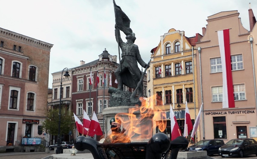 W Grudziądzu, po złożeniu kwiatów pod pomnikiem Marszałka...