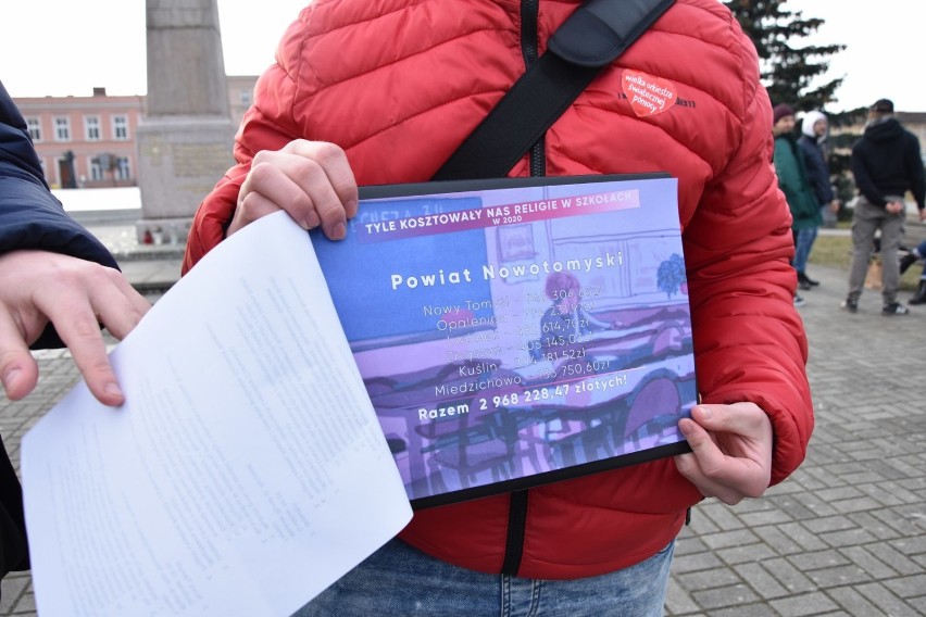 Nowy Tomyśl. Na Placu Niepodległości odbyła się konferencja Lewicy. Zbierano także podpisy pod projektem ustawy "Legalna aborcja"