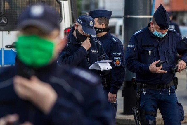 W poniedziałek (12 kwietnia) policjanci "patrolówki" wspomagani przez żołnierza Sił Zbrojnych RP interweniowali na ulicy Libelta w Inowrocławiu