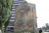 Jest kolejny mural w Łodzi. Martwa natura na ścianie kamienicy