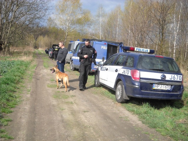 Policjanci szukają broni, z której w środę padły strzały w Głuchołazach.