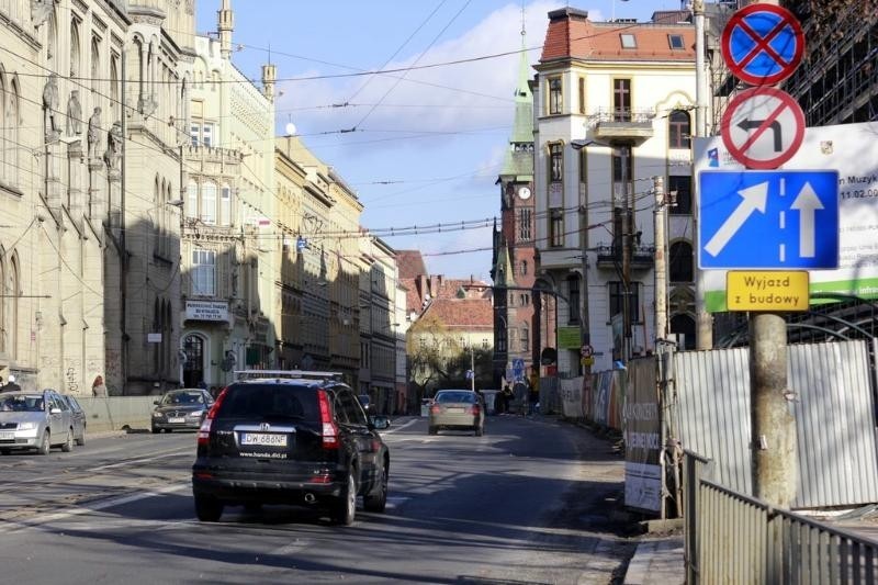 Kierowcy pytają, jak jeździć po ulicy Krupniczej. Znaki tu ogłupiają