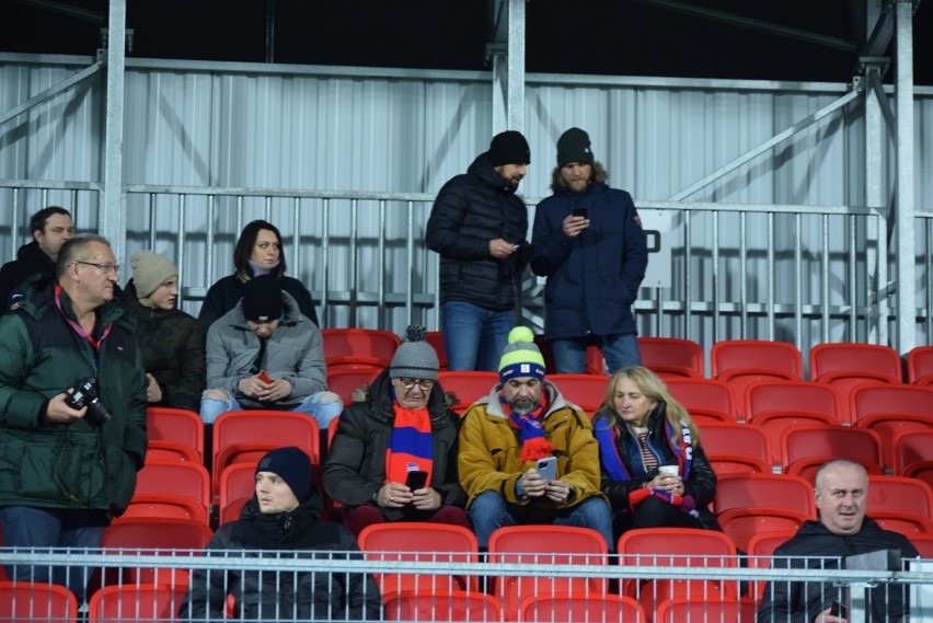 Kibice na meczu Raków Częstochowa-Górnik Zabrze. Na...