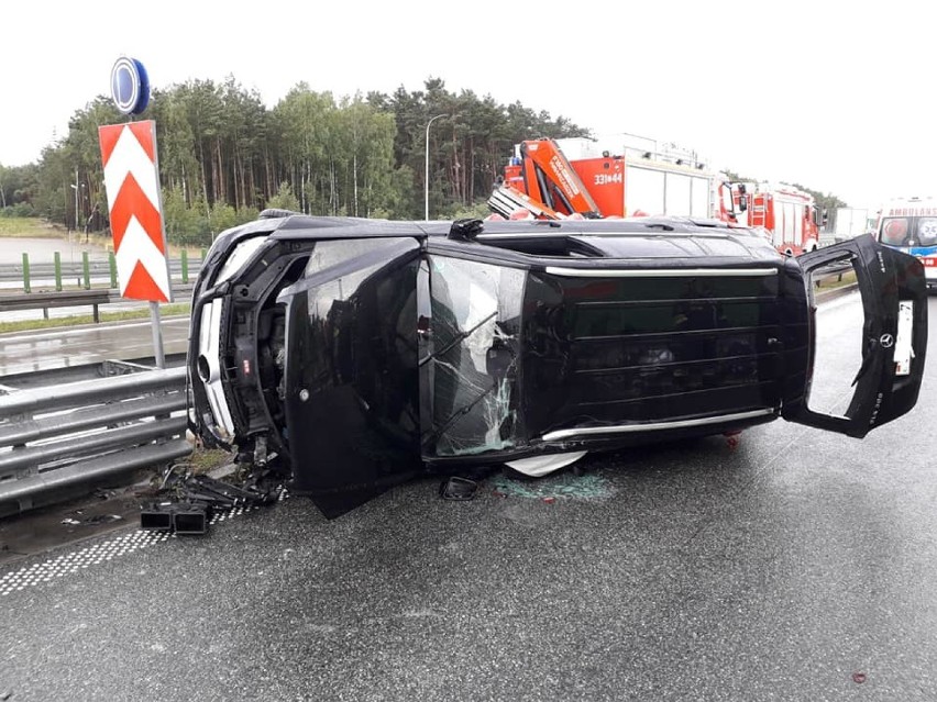 Wypadek na drodze S8 w okolicach Wolborza. Mercedes GLS...