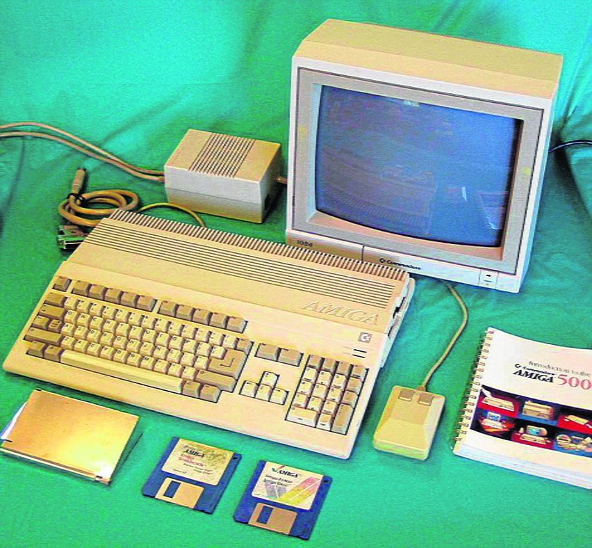 Amiga. Produkowana przez Commodore była w latach 80....