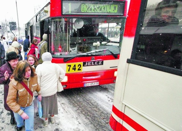 W MZK w Jeleniej Górze trzeba pilnie coś zmienić. Albo bilety autobusowe będą droższe, albo zmieni się sieć połączeń