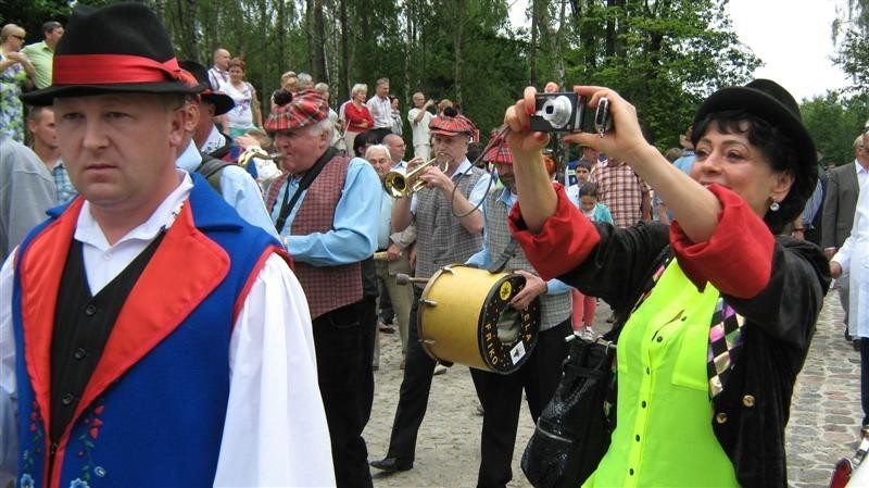 IX Parada Bryczek i Wozów Drabiniastych w Szymbarku zainaugurowała lato na Kaszubach - foto cz. 2