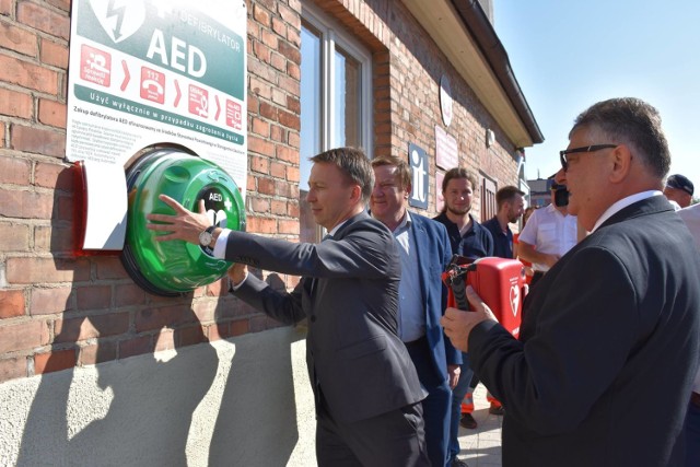 Jedno z urządzeń AED znajduje się przy Starostwie Powiatowym.