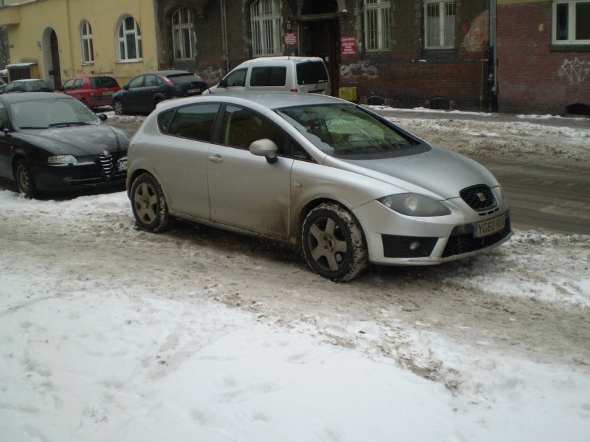 Wrocław: Jest zima więc można śmiało zastawiać miejsca dla niepełnosprawnych...