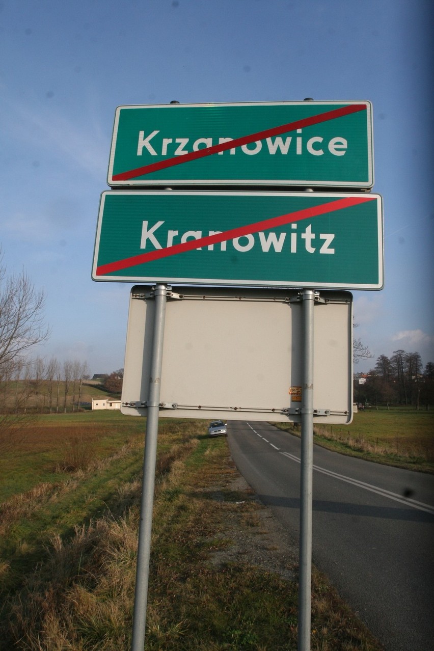 Krzanowice: Burza o niemieckie tablice, które są większe od polskich [ZDJĘCIA]