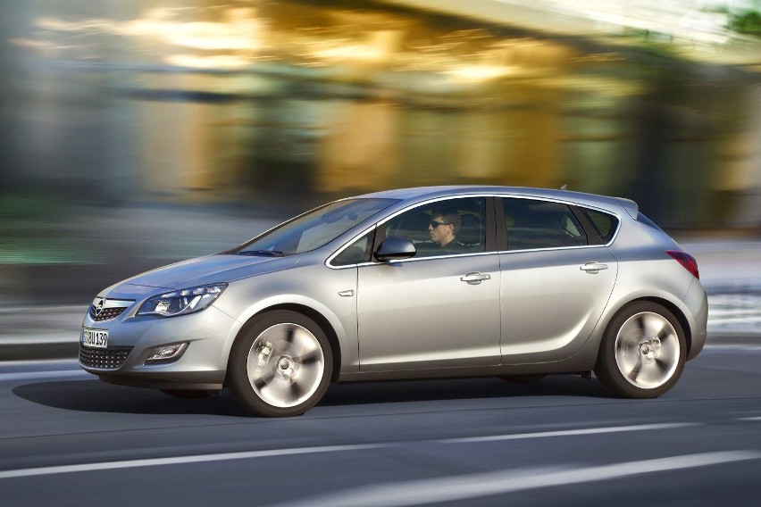 Opel Astra IV - pierwsze oficjalne zdjęcia