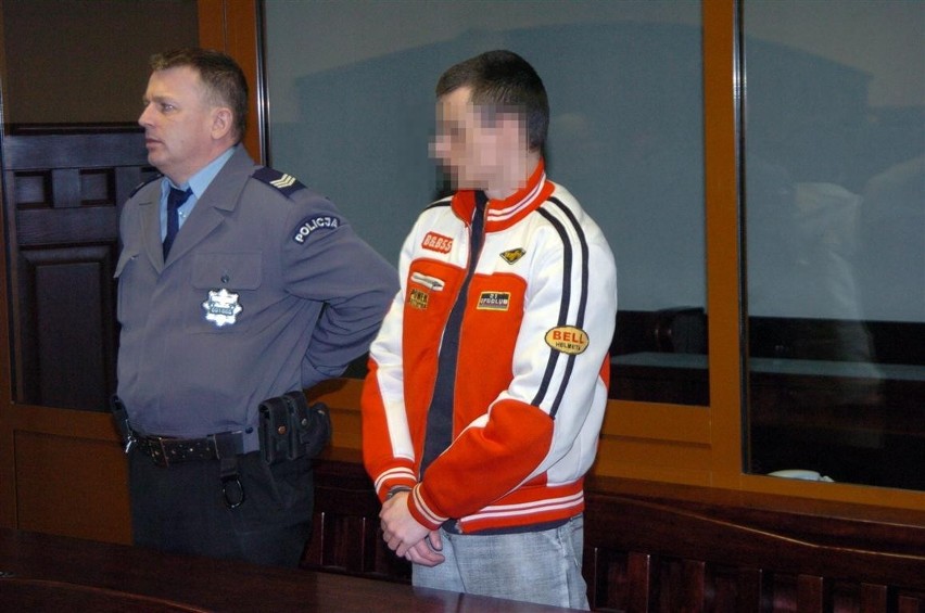Piotr R. przebywa już w areszcie od 24 września 2010 roku....