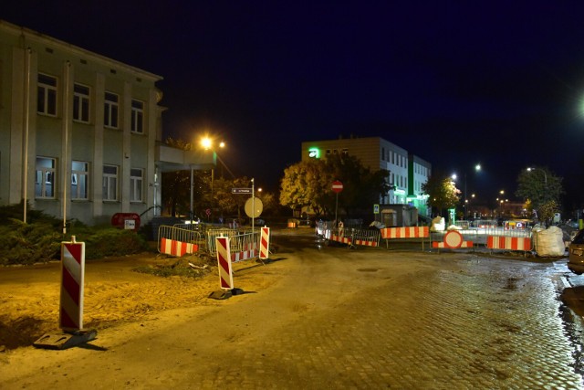 Apel do burmistrza Żnina. Dominik Księski, prezes FDL: "Zbliża się 1 listopada, a rozkopana ulica 700-lecia będzie sprawiać kłopoty wszystkim odwiedzającym cmentarz" 