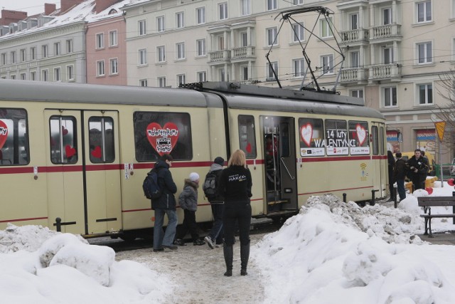 Aby odnaleźć zjawiskową nieznajomą, spotkaną na przykład w tramwaju, Wielkopolanie zamieszczają ogłoszenia na portalach internetowych