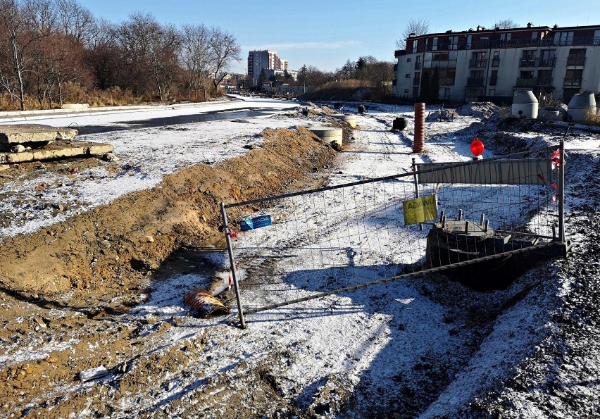 Kraków. Budowa tramwaju do Górki Narodowej. Od 1 lutego kierowców czekają kolejne utrudnienia w ruchu [ZDJĘCIA]