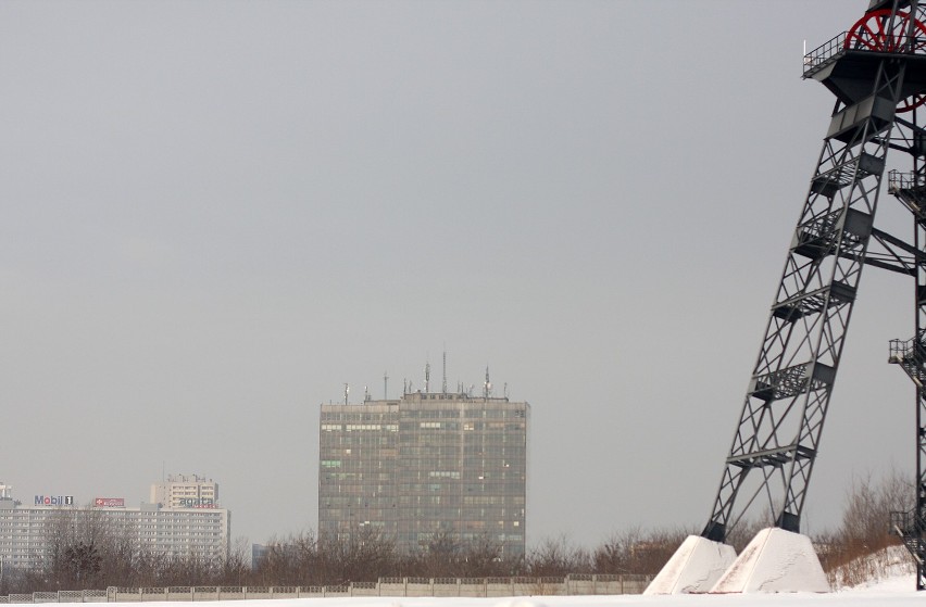 Wieża góruje od 36 lat nad rondem w Katowicach