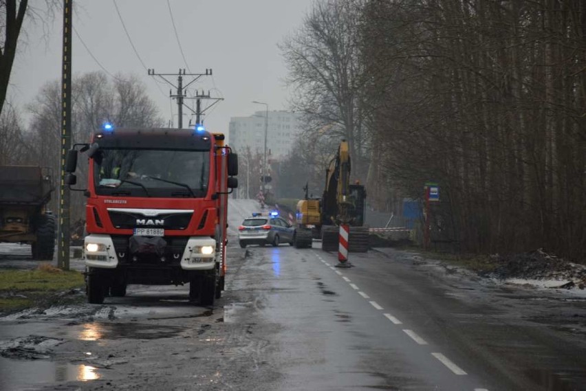 Na budowie Wawelskiej operator koparki uszkodził gazociąg