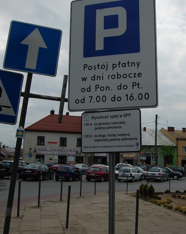 Płatne parkingi w centrum wprowadziło już pół roku temu Pilzno, teraz Żabno, a przymierza się do nich także Wojnicz