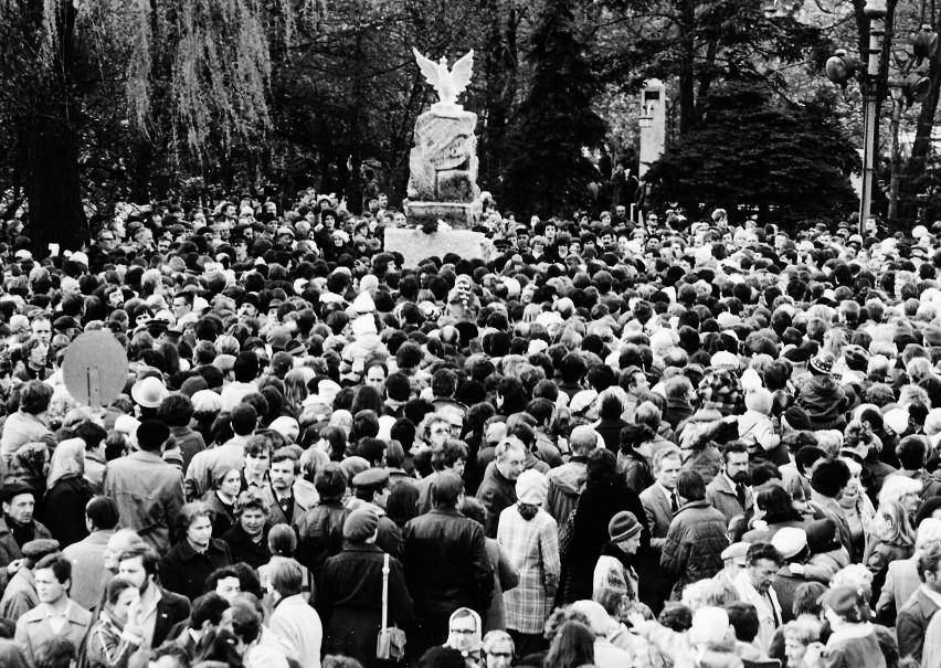 Pomnik Konstytucji 3 maja na pl. Litewskim ma już 30 lat