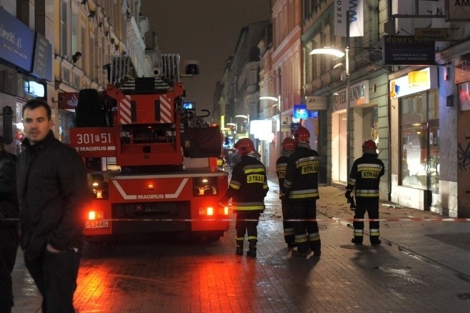 Poznań: Pożar w kamienicy przy ulicy Półwiejskiej [ZDJĘCIA]