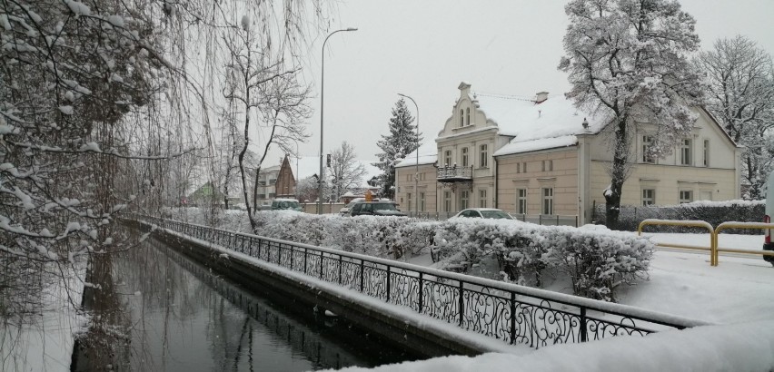 Zimowy spacer po Pruszczu. Odkryj z nami perełki architektury miasta |ZDJĘCIA