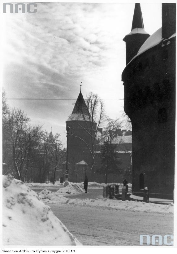 Kraków. Barbakan - widok zimą....