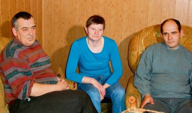Od lewej: Roman Januchowski, Krystyna Januchowska i Jacek Plewa, ojciec chłopca