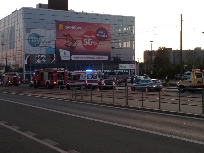 Śmiertelny wypadek w Sosnowcu: Alfa romeo wbiła się w latarnię koło dworca PKP [ZDJĘCIA]