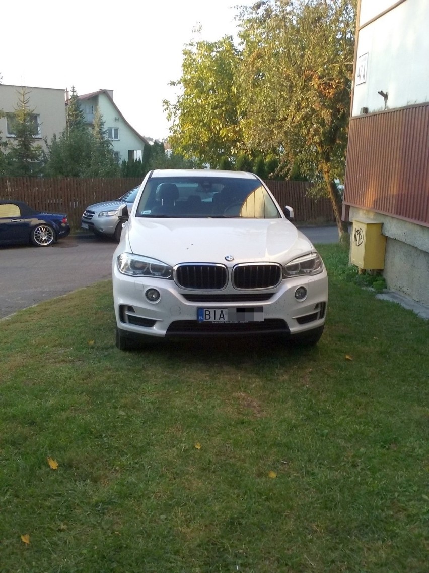 Biały suv BMW zaparkowane był w dniu 10.10.2018 r. od...