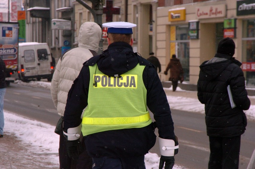 KMP Słupsk: Wzmożona akcja policjantów na przejściu na ulicy Tuwima  [ZDJĘCIA]