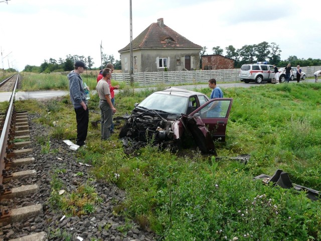 W kwietniu pod Wieluniem zginęła 49-letnia pasażerka mercedesa, jej syn został ranny