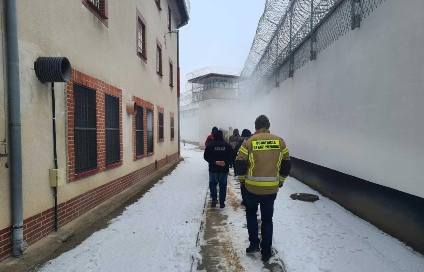 Strażacy z Postolina i Starego Targu odwiedzili Zakład Karny w Sztumie. ZDJĘCIA