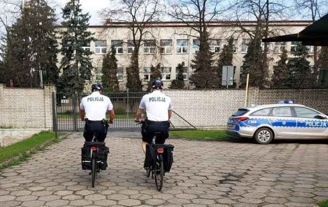 Jedna z mieszkanek Łowicza przyznaje, że patrole rowerowe, chociaż mogą wydawać się zabawne, to jednak mogą się sprawdzić