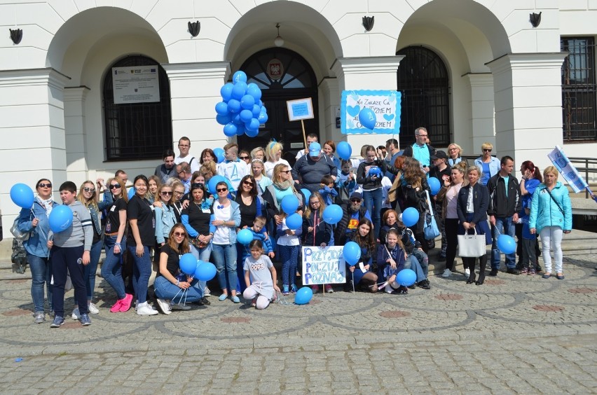 Dni świadomości autyzmu w Głogowie - w niebo poszybowały balony z marzeniami