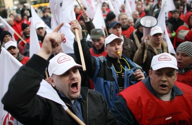 Nie będziemy płacić za wasz kryzys -  krzyczeli 26 marca 2009 r.  w stolicy przedstawiciele  górników i hutników