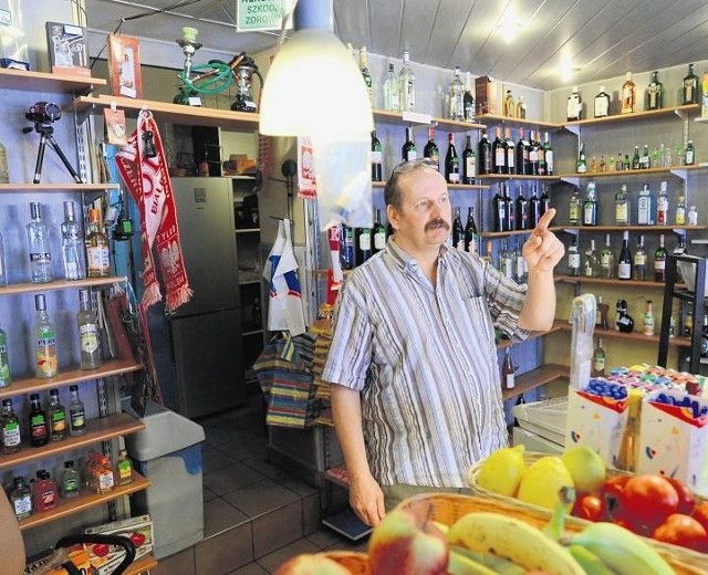 Marek Obtułowicz, właściciel sklepu spożywczego przy ulicy Głogowskiej, nie odpuszcza.