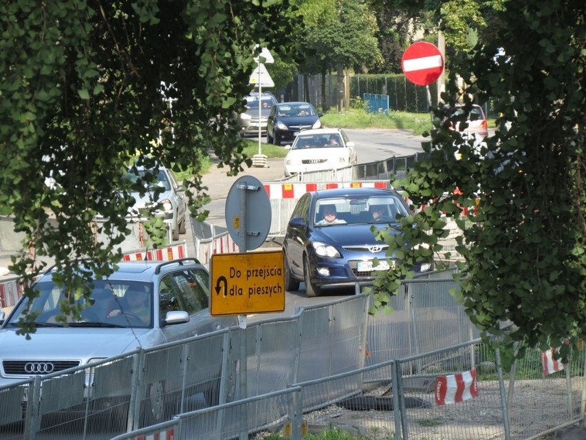 Psie Pole jak po bitwie. Trwa remont, całe centrum rozkopane (ZDJĘCIA, FILM)